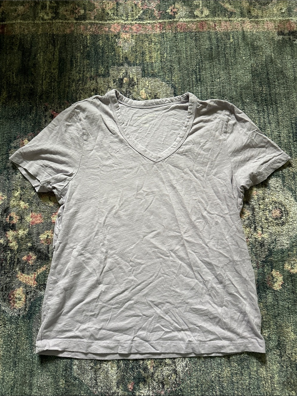 Universal Thread Women’s V-Neck Tee in Light Purple Size Medium Casual Cute Chic
